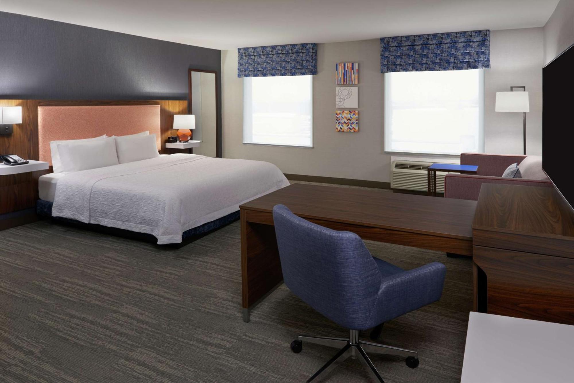 Hampton Inn & Suites Montreal-Дорваль Екстер'єр фото