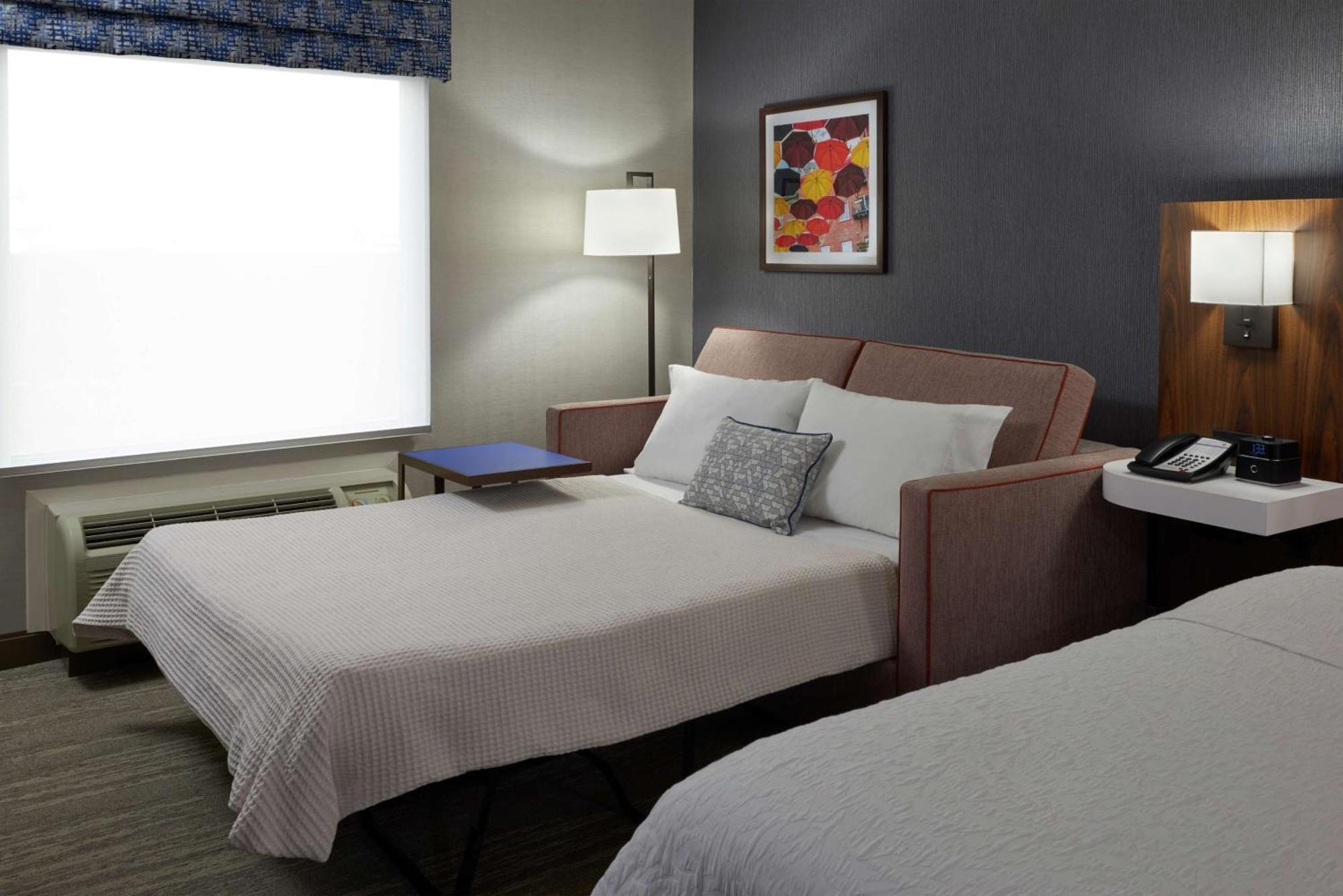 Hampton Inn & Suites Montreal-Дорваль Екстер'єр фото